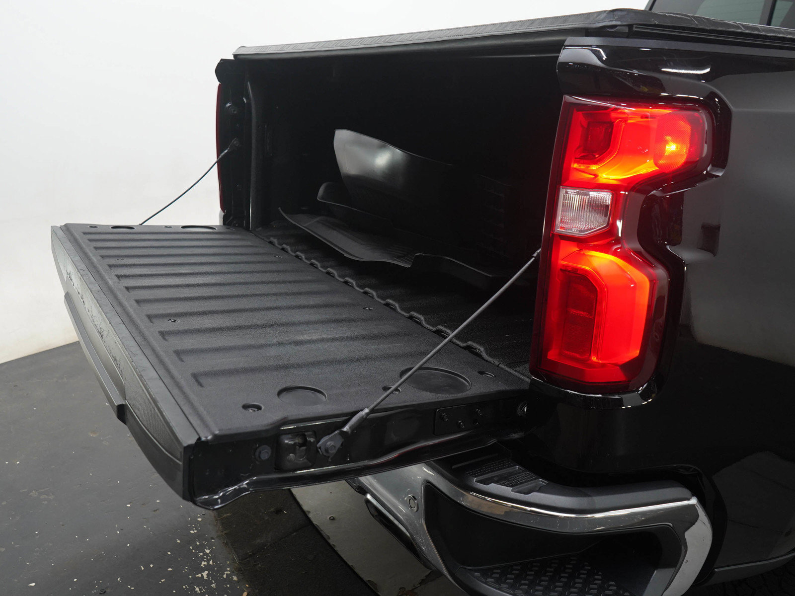 Used 2021 Chevrolet Silverado 1500 LTZ AWD/4WD image 13