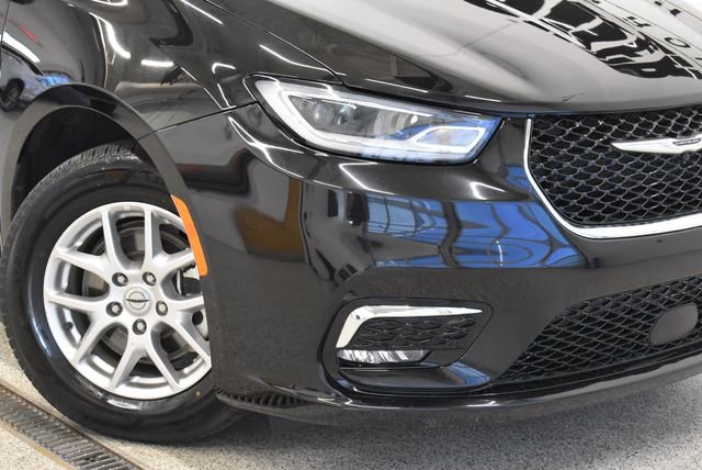 Used 2024 Chrysler Pacifica Touring-L FWD image 30