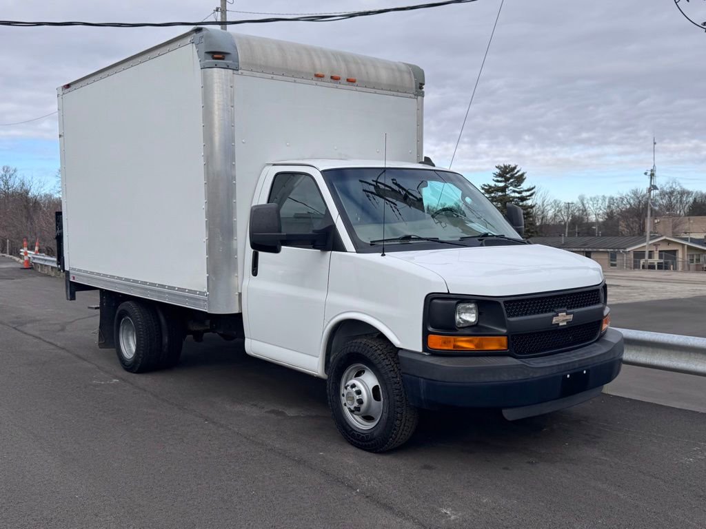 Used 2016 Chevrolet Express 3500 image 2
