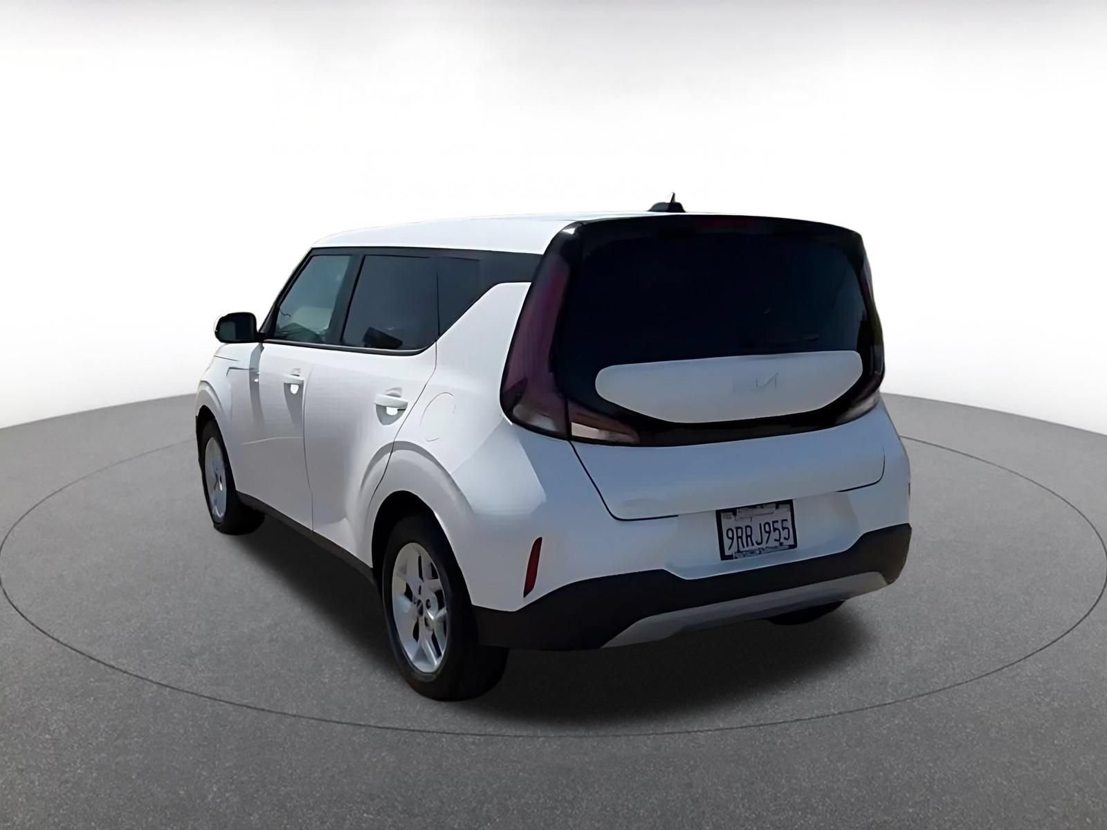 Used 2025 Kia Soul LX w/ LX Technology Package FWD image 10