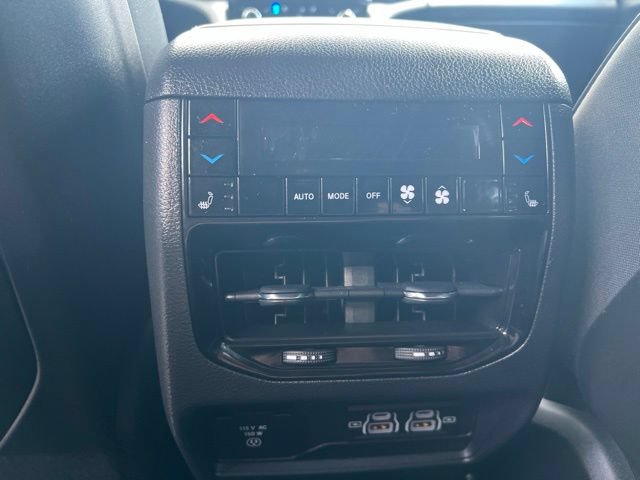 Used 2023 Jeep Grand Cherokee Overland w/ Luxury Tech Group IV AWD/4WD image 22