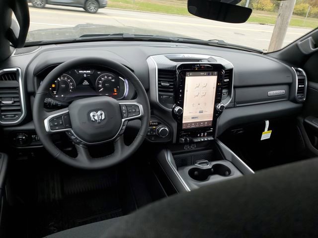 New 2026 RAM 1500 4x4 Crew Cab image 6