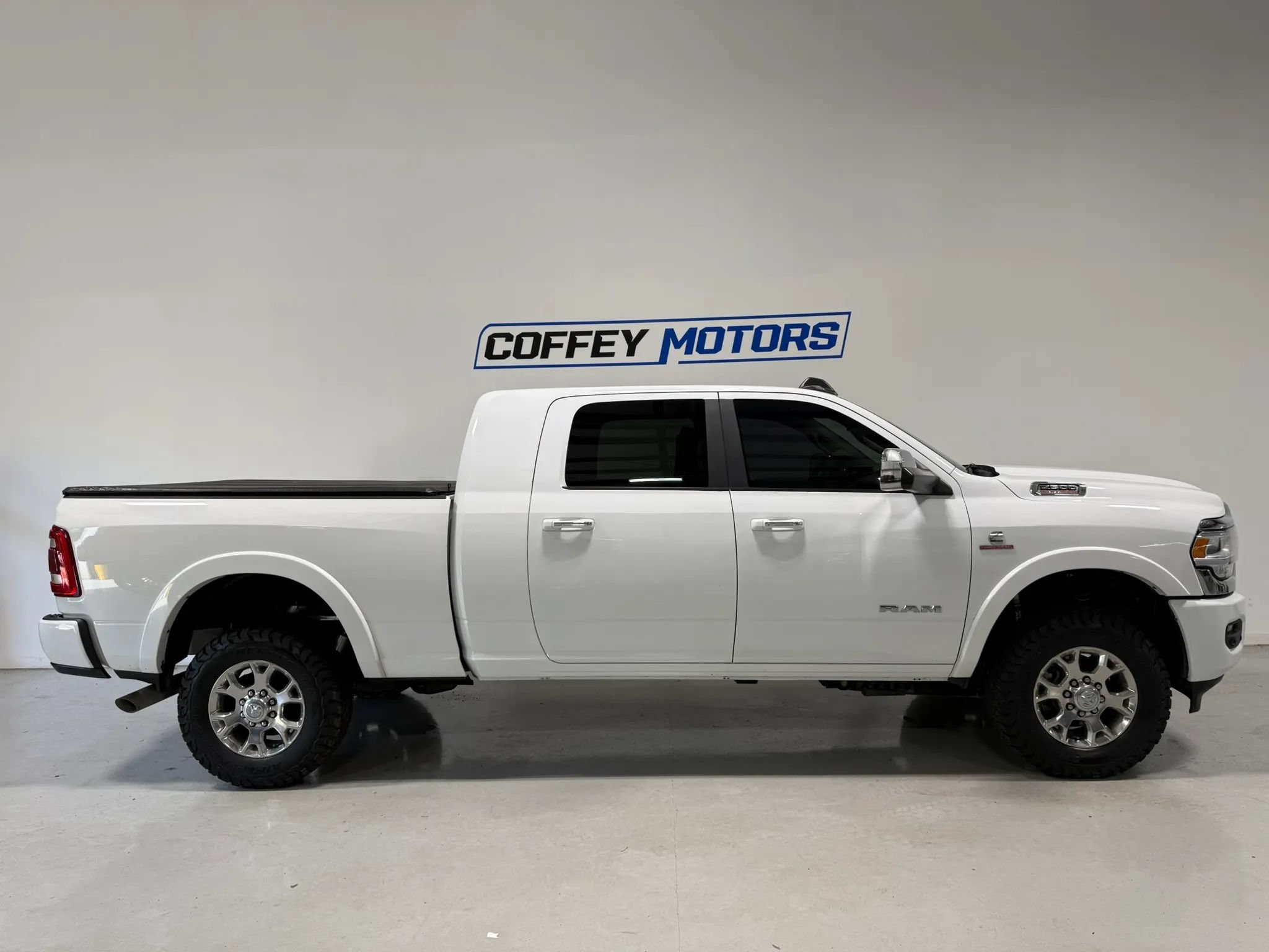 Used 2020 RAM 2500 Laramie w/ Body Color Bumper Group AWD/4WD image 7