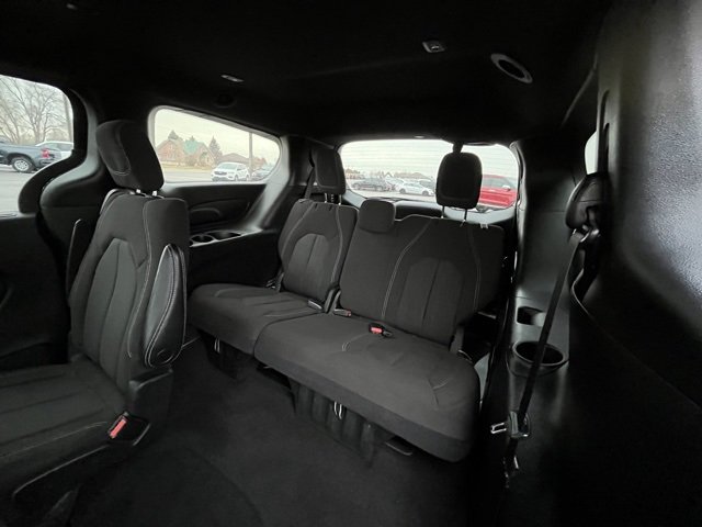 Used 2022 Chrysler Pacifica Touring image 32