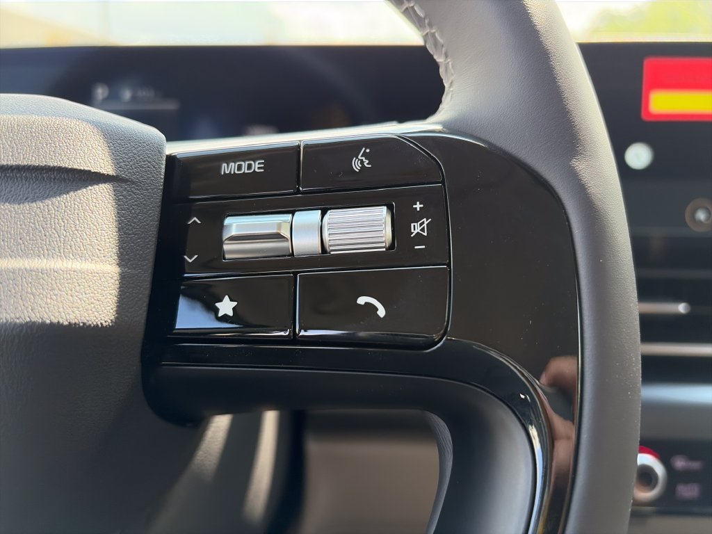 New 2027 Kia Carnival FWD image 12