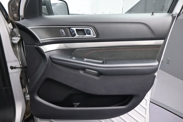 Used 2019 Ford Explorer XLT w/ Equipment Group 202A AWD/4WD image 20