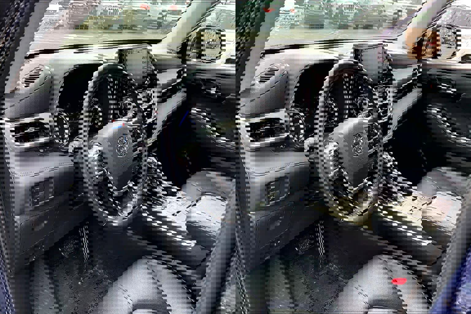 Used 2022 Toyota Highlander XLE AWD/4WD image 18