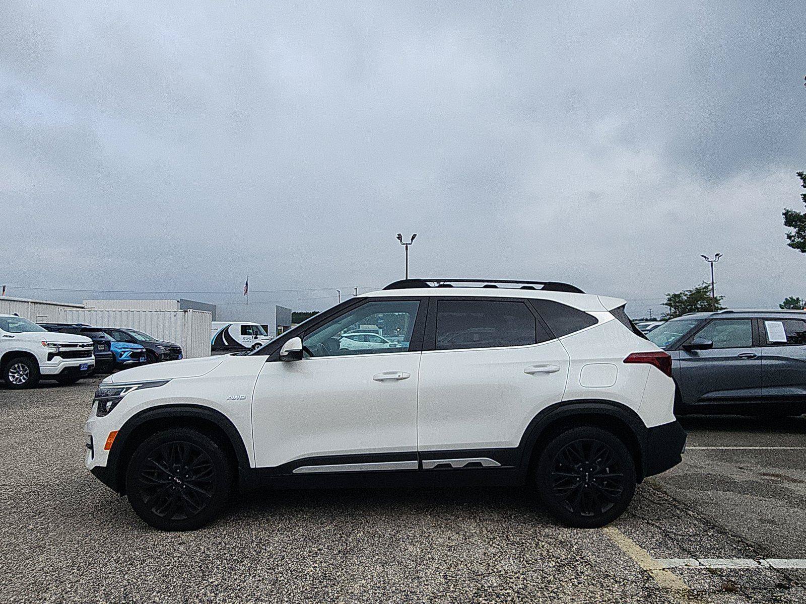 Used 2022 Kia Seltos Nightfall Edition AWD/4WD image 2