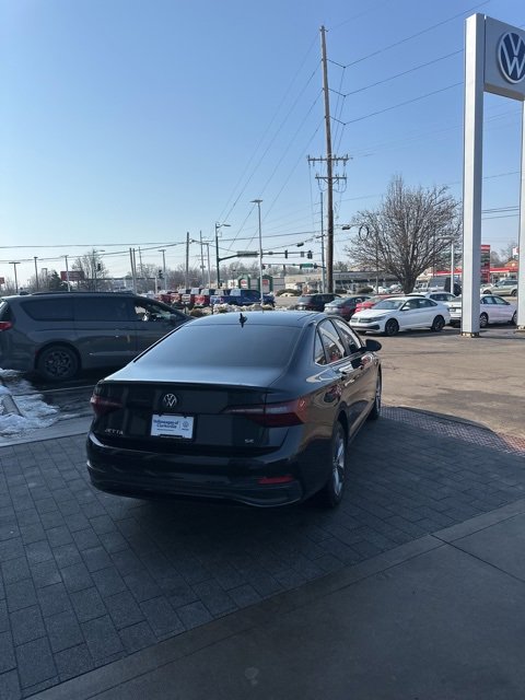 Certified 2024 Volkswagen Jetta SE w/ Panoramic Sunroof Package image 10