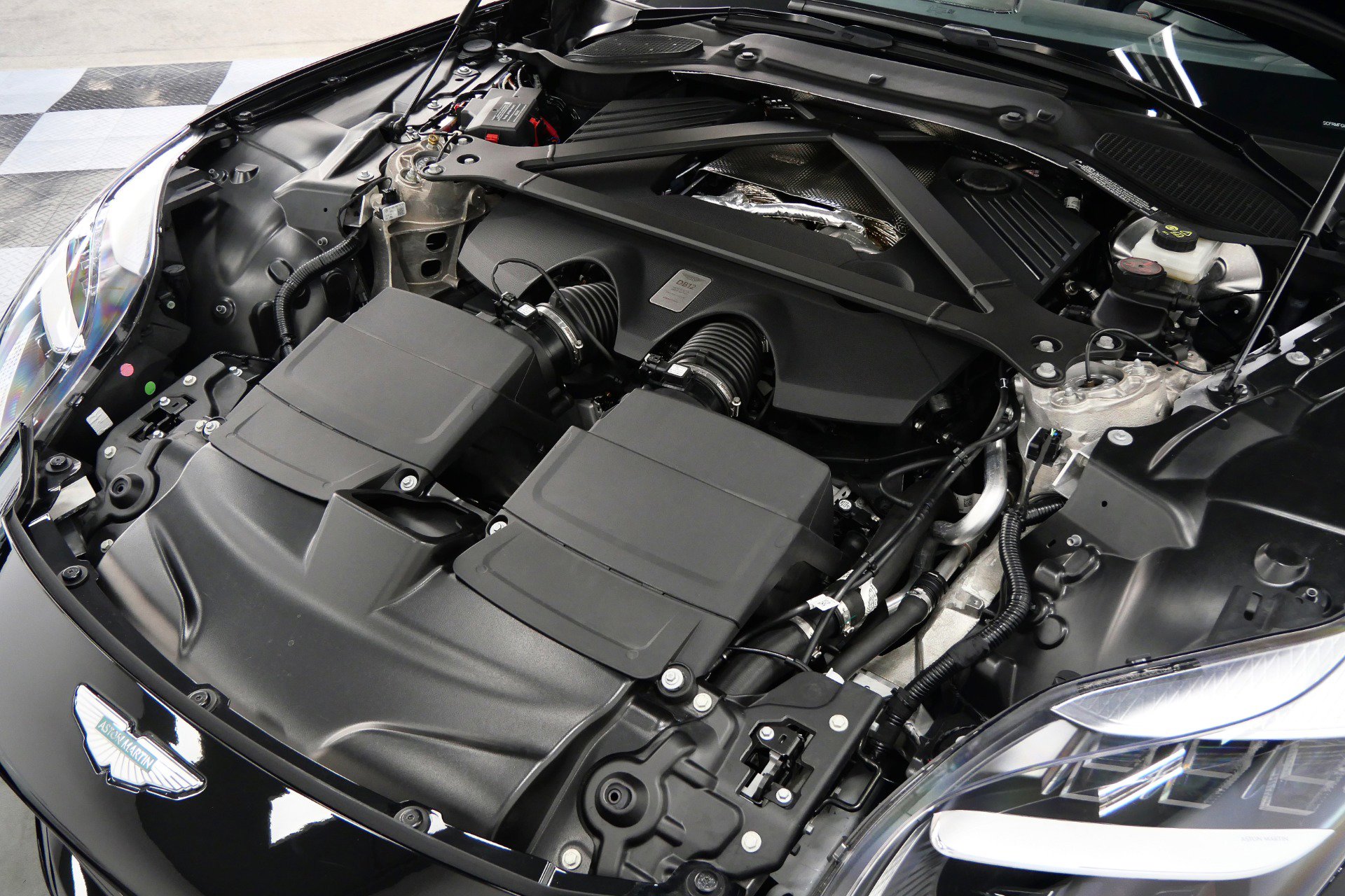Used 2025 Aston Martin DB12 Convertible RWD image 43
