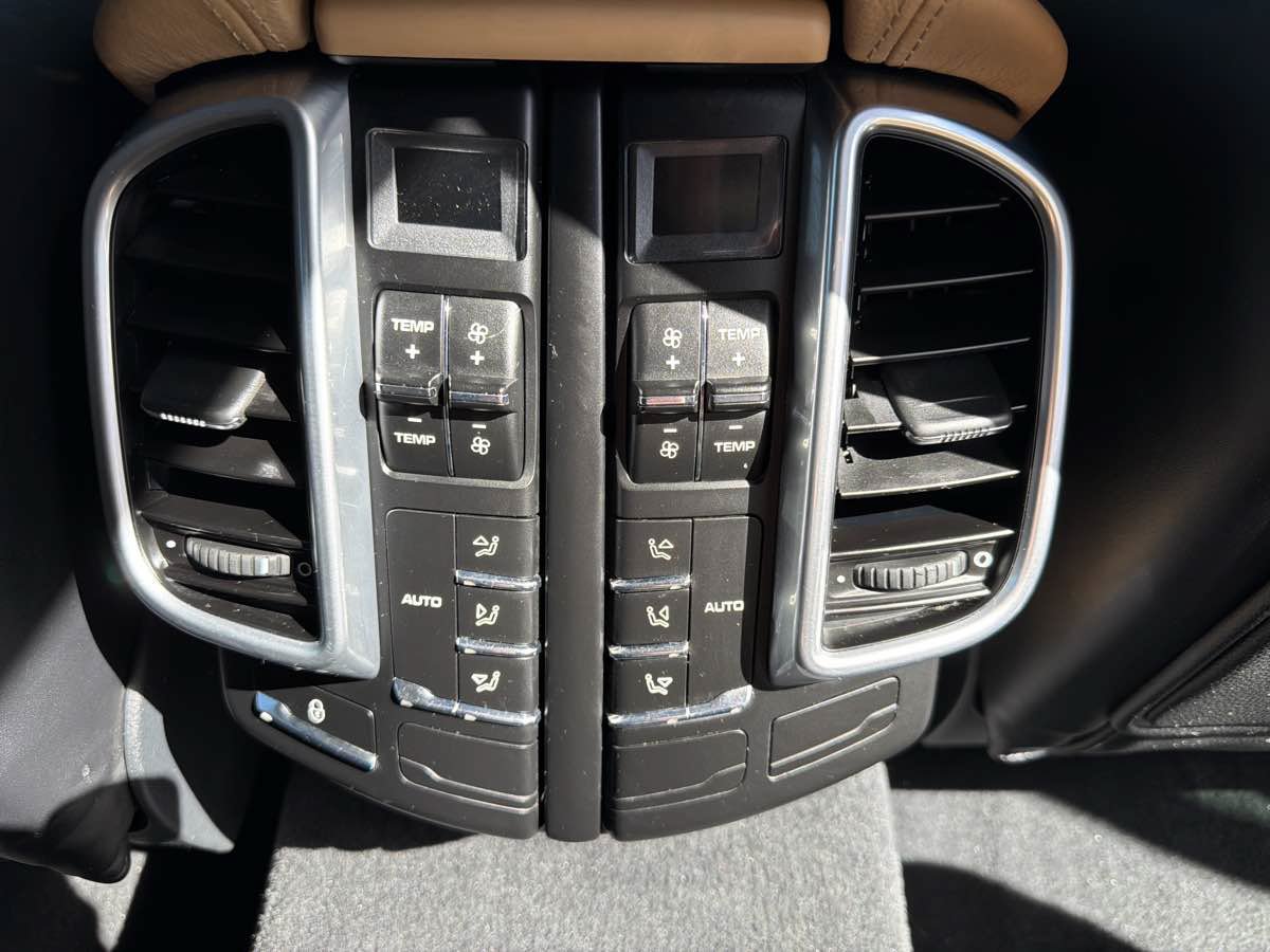 Used 2018 Porsche Cayenne Platinum Edition AWD/4WD image 20