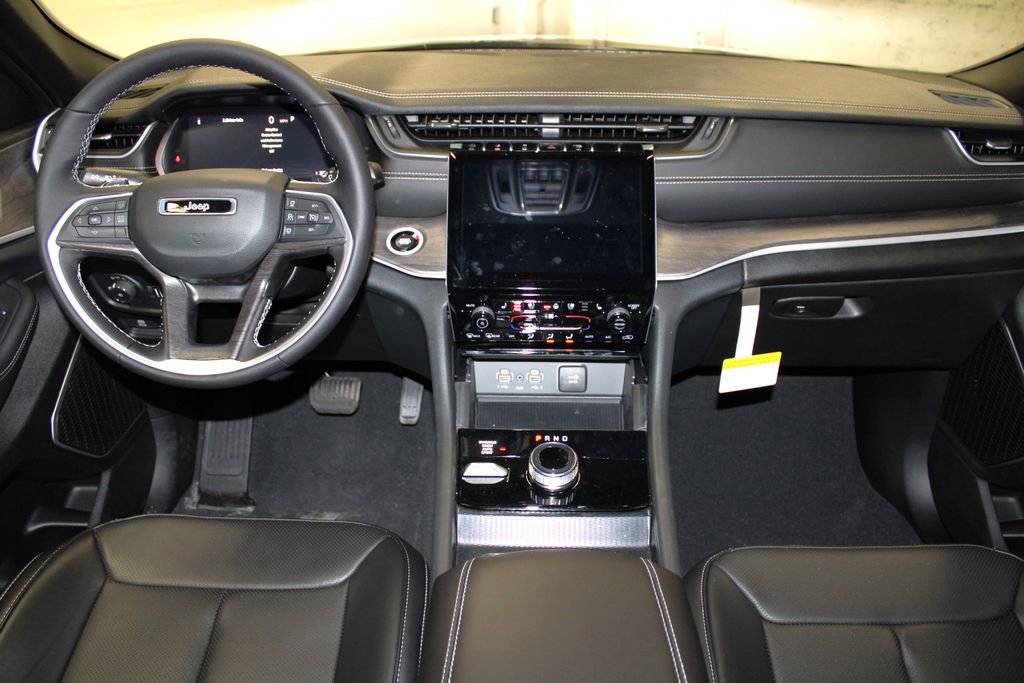 New 2025 Jeep Grand Cherokee Limited w/ Luxury Tech Group II image 9