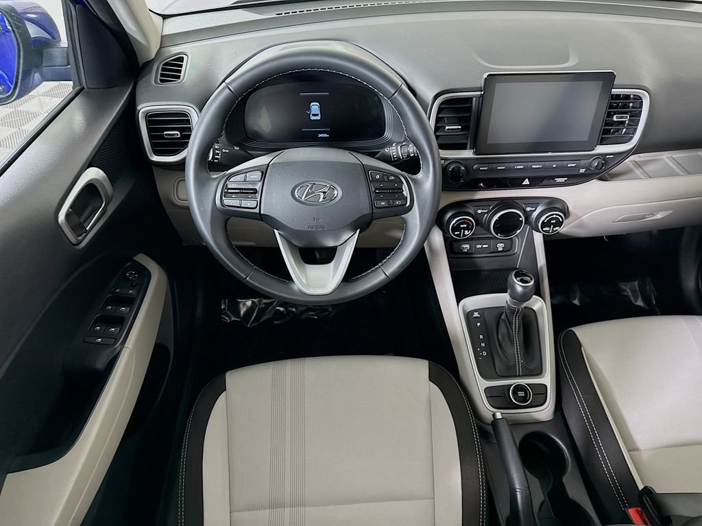 Certified 2024 Hyundai Venue SEL FWD image 4