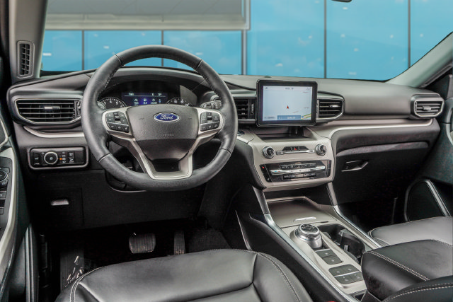 Used 2023 Ford Explorer XLT w/ Equipment Group 202A RWD image 30