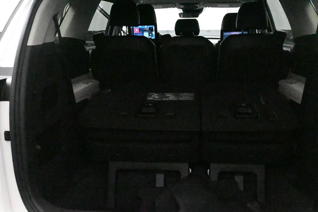 Used 2022 Kia Carnival LX FWD image 15