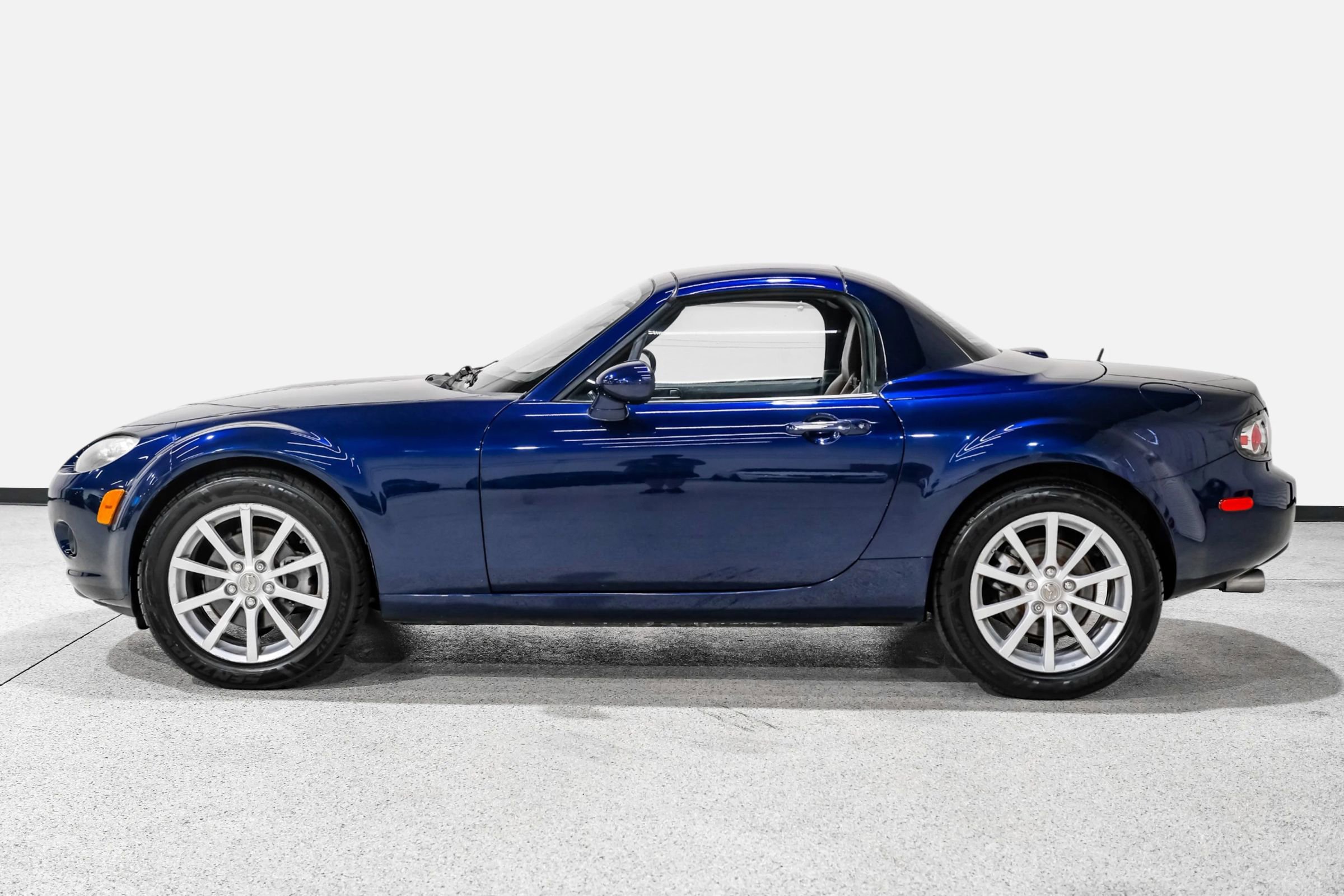 Used 2008 MAZDA MX-5 Miata Grand Touring w/ Premium Pkg RWD image 8