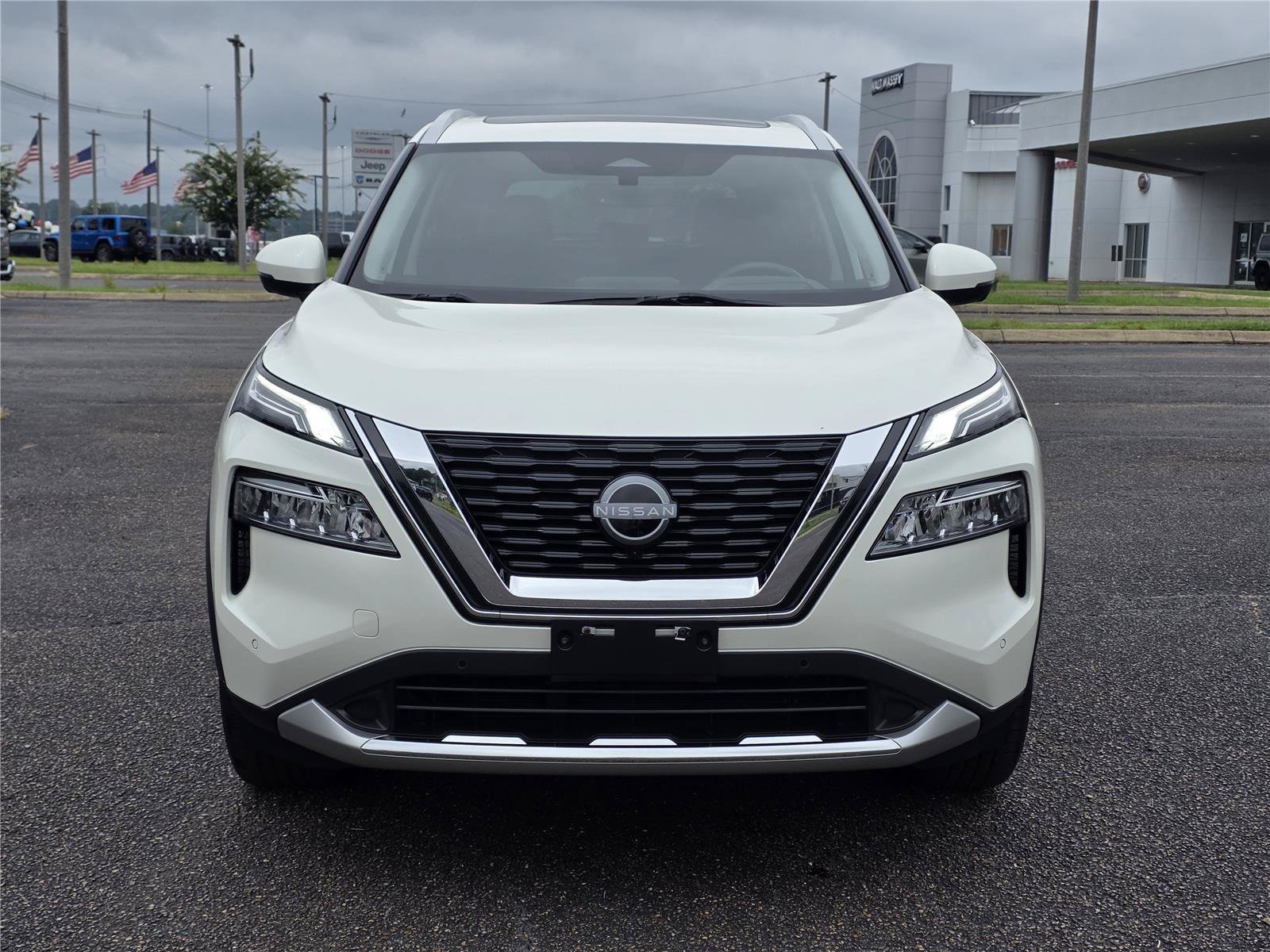 Used 2023 Nissan Rogue Platinum w/ Platinum Premium Package AWD/4WD image 2