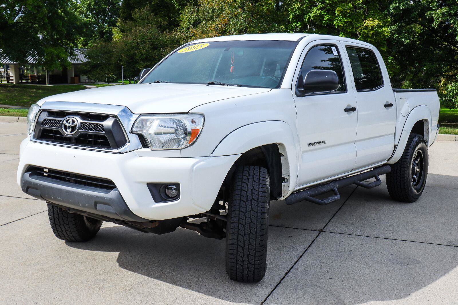 Used 2015 Toyota Tacoma 4x4 Double Cab w/ SR5 Package image 3