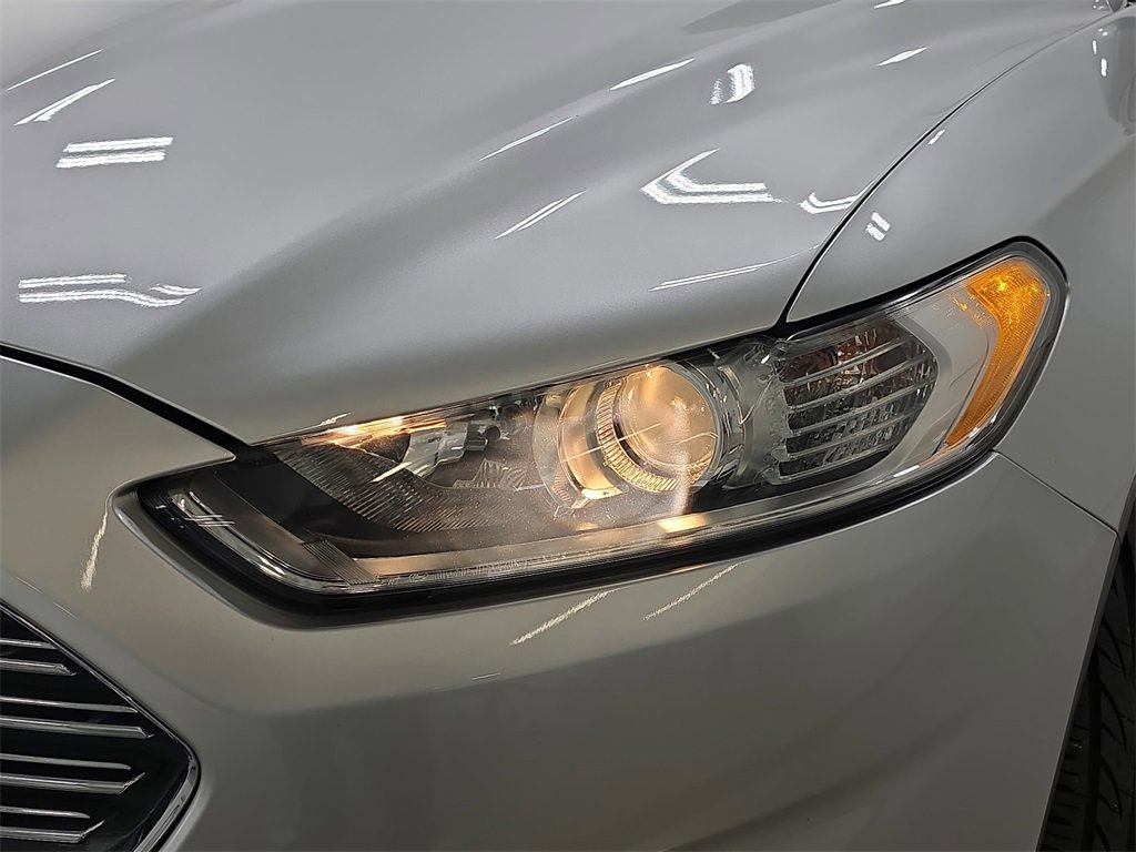 Used 2014 Ford Fusion SE w/ Equipment Group 202A image 30