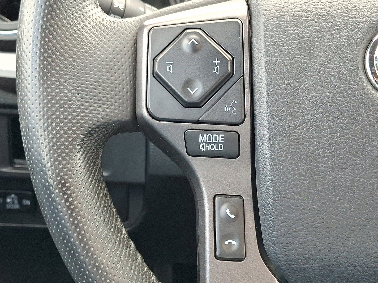 Used 2018 Toyota Tacoma TRD Sport AWD/4WD image 22