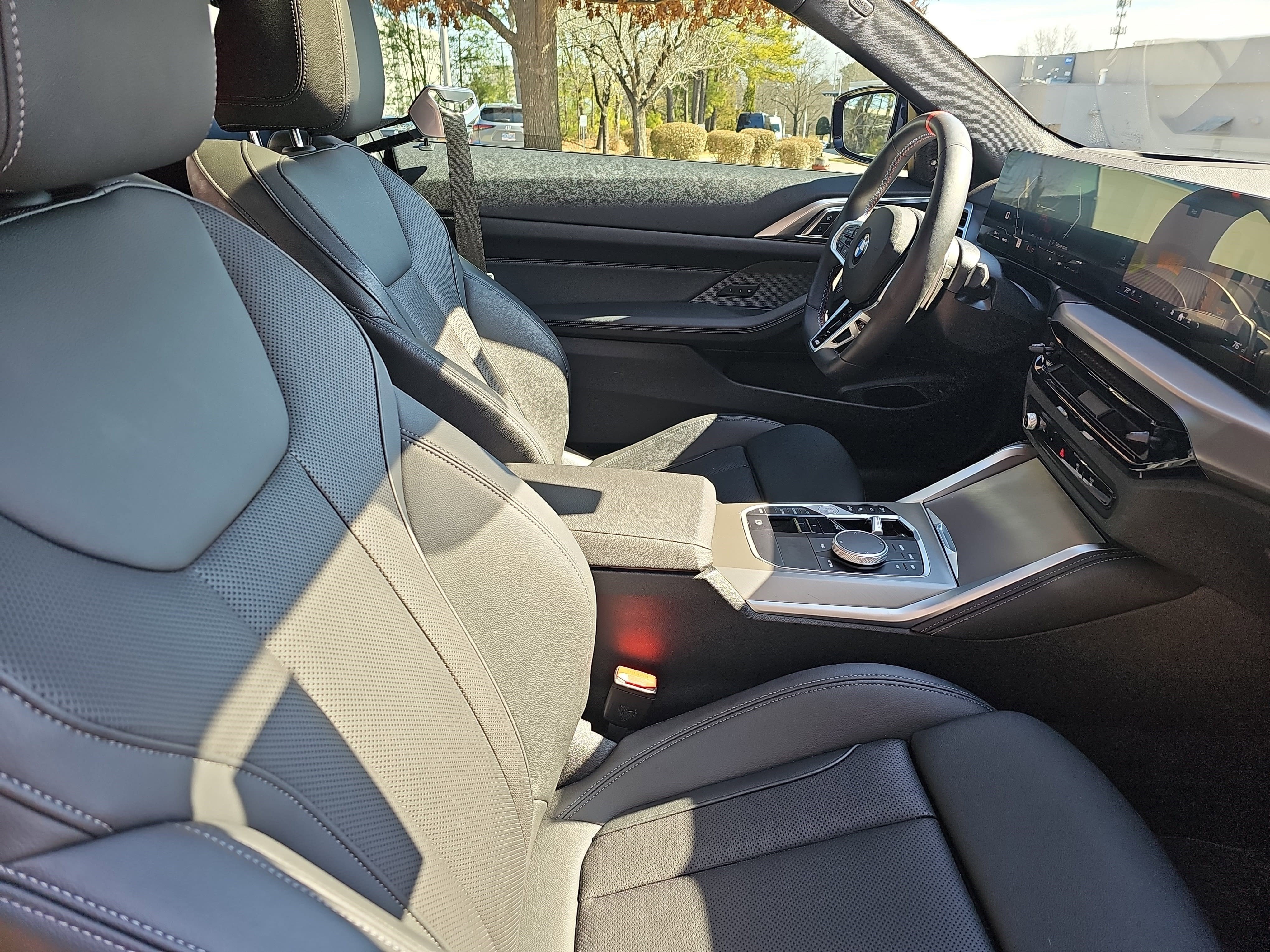 Used 2025 BMW M440i Coupe w/ Premium Package image 10