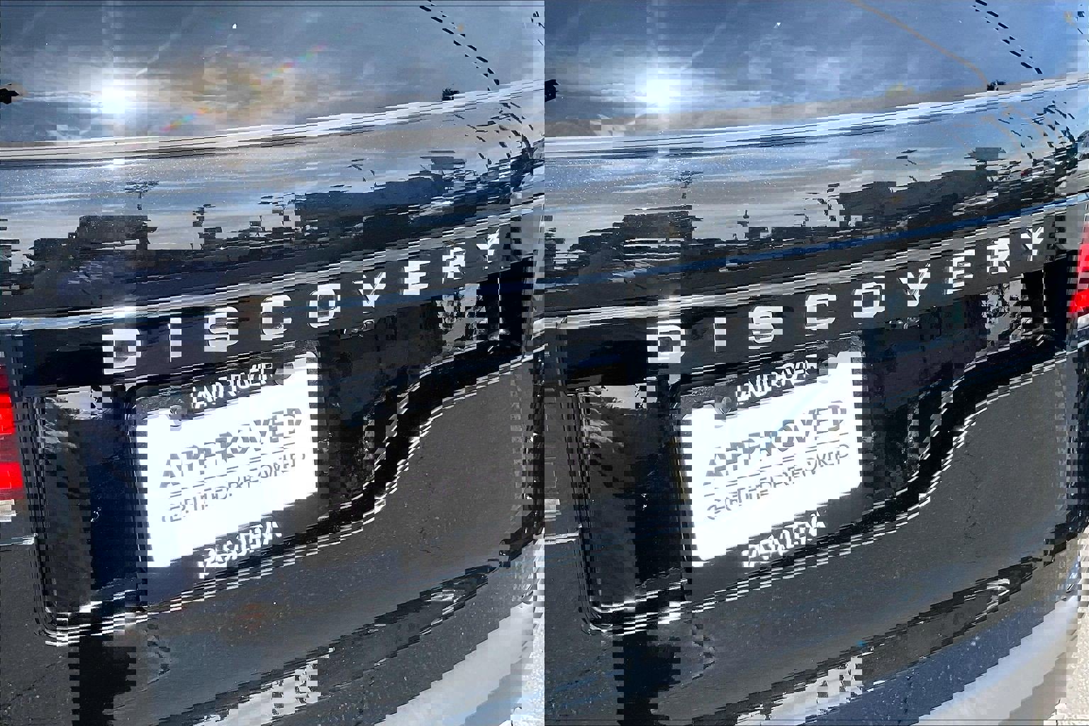 Certified 2025 Land Rover Discovery S image 31