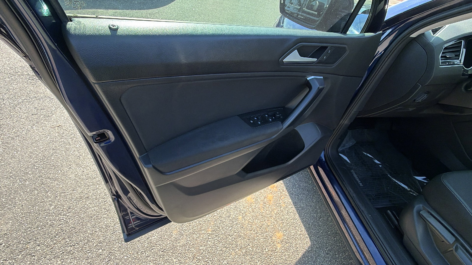 Used 2021 Volkswagen Tiguan S FWD image 14