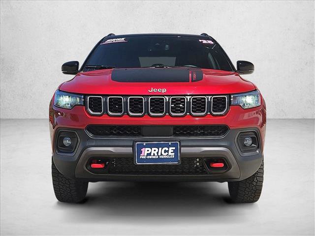 Used 2025 Jeep Compass Trailhawk AWD/4WD image 2