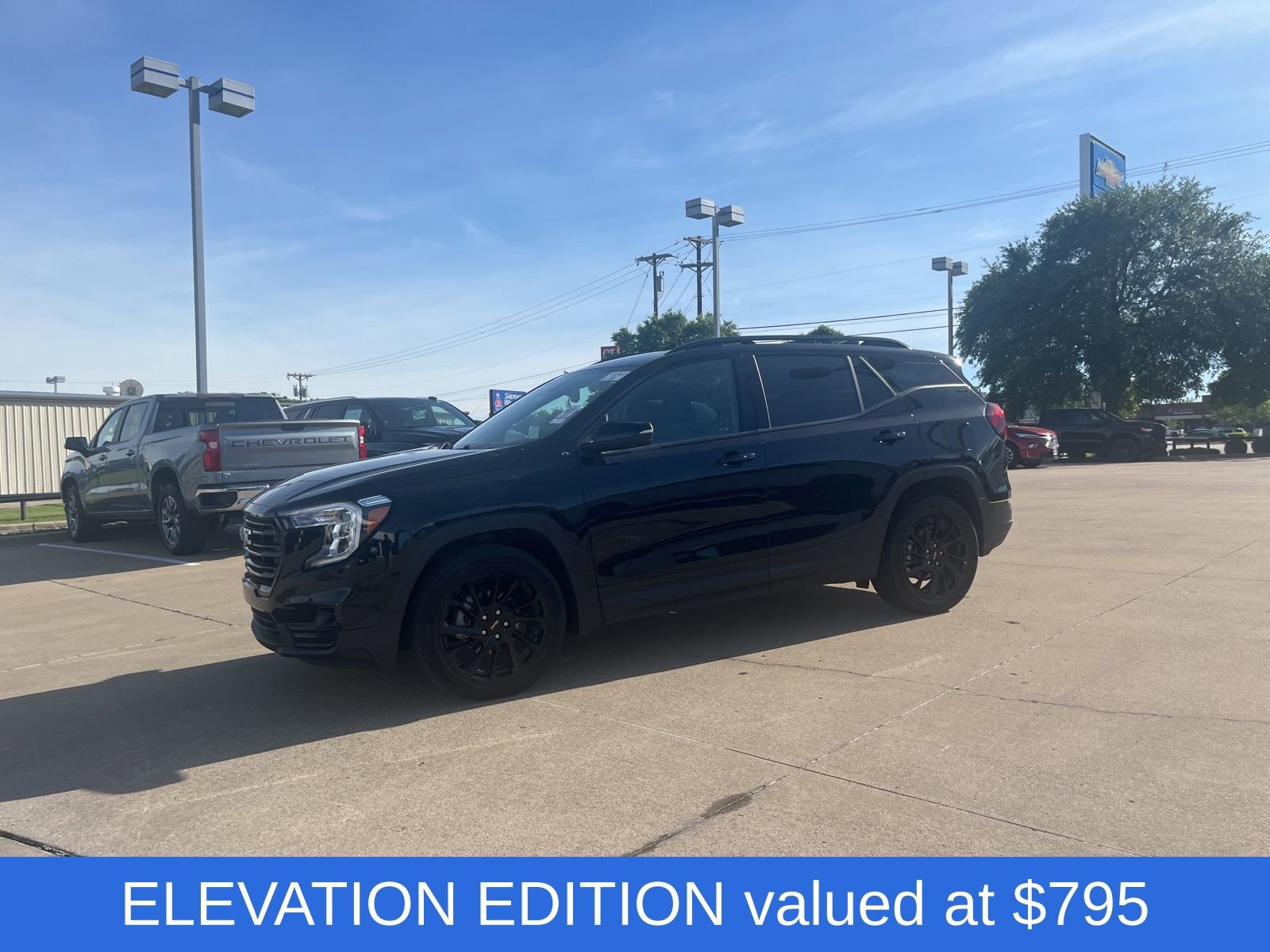 Used 2024 GMC Terrain SLT w/ Tech Package image 4