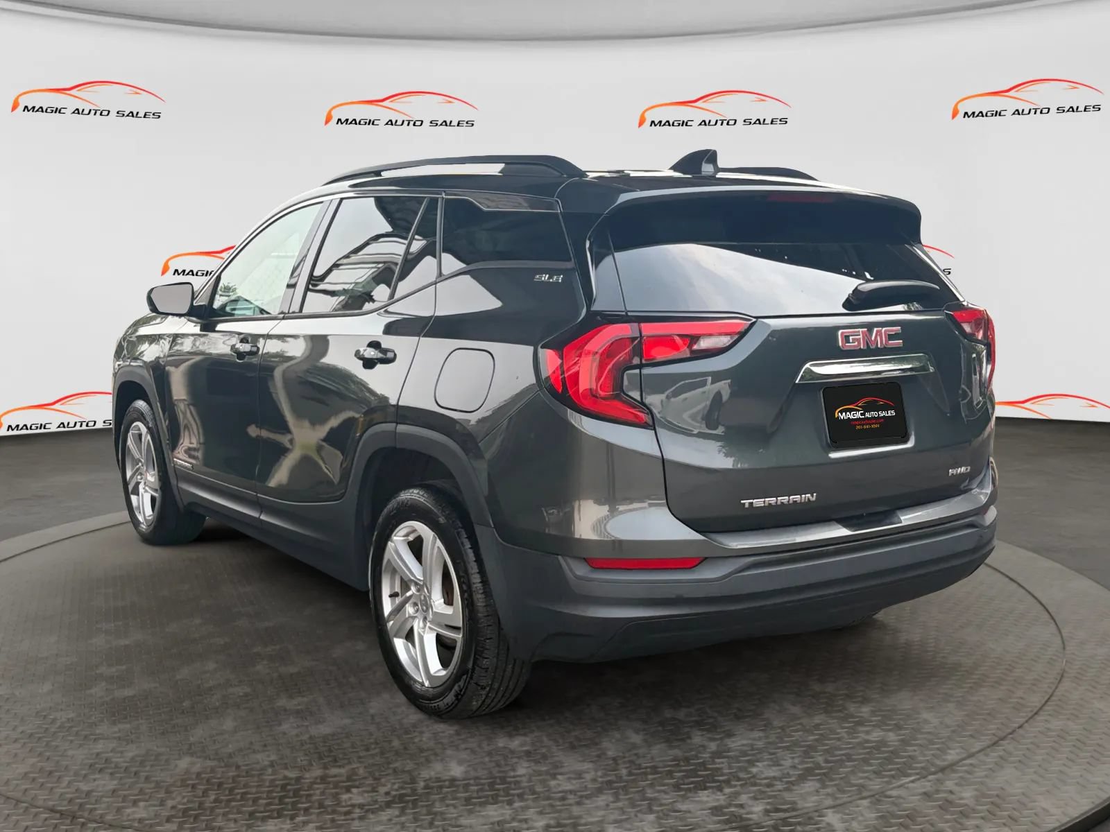 Used 2018 GMC Terrain SLE w/ Driver Convenience Package AWD/4WD image 8