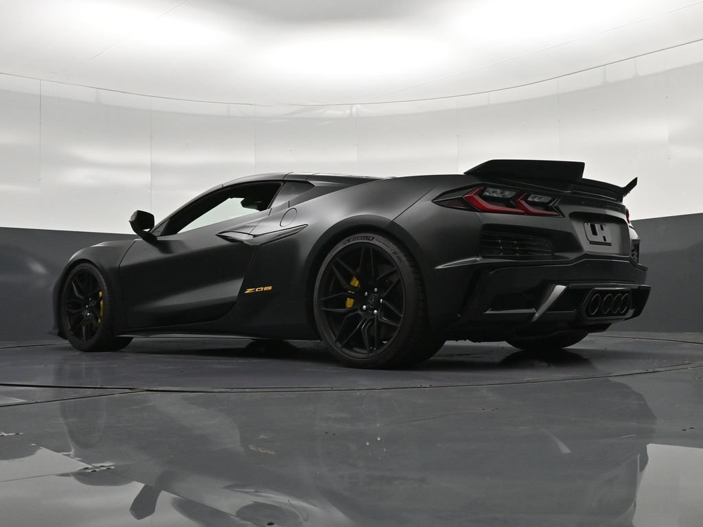 Used 2025 Chevrolet Corvette Z06 RWD image 26