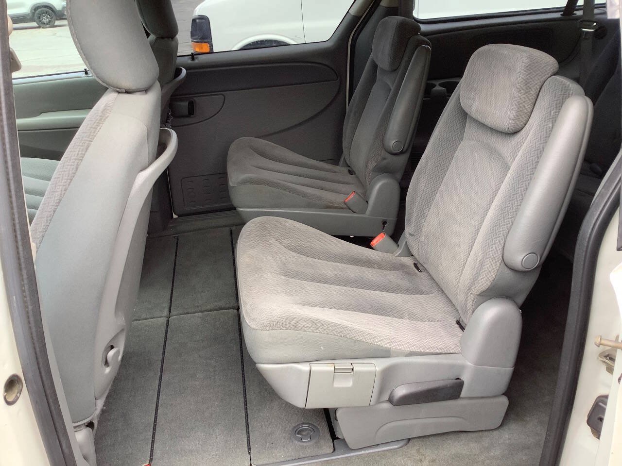 Used 2006 Chrysler Town & Country LX w/ Popular Equipment Group II FWD image 21
