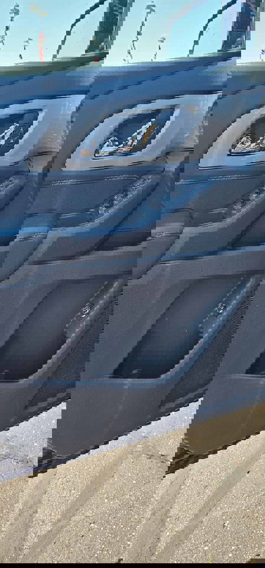 Used 2021 Chevrolet Traverse LT image 11