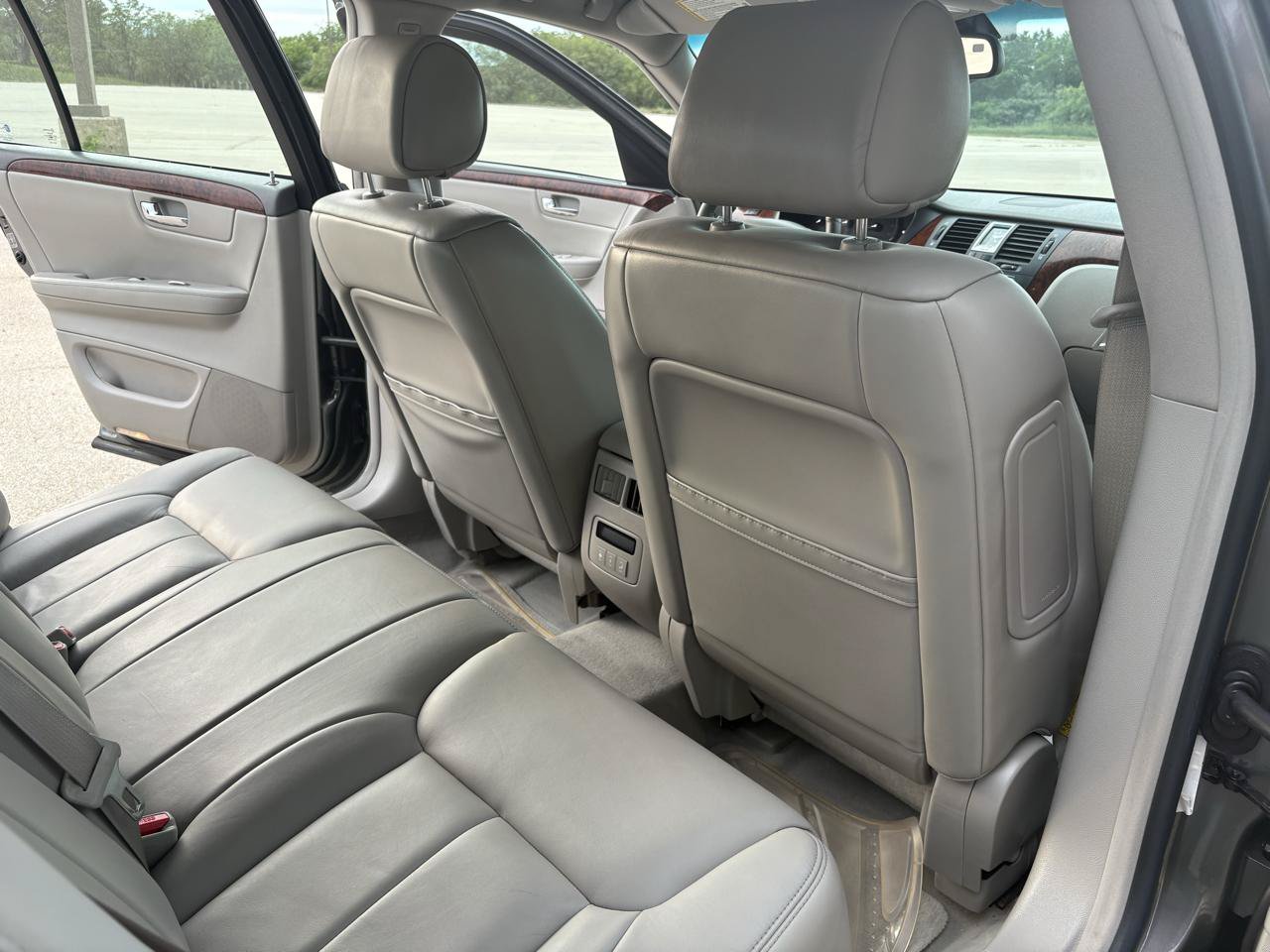 Used 2006 Cadillac DTS FWD image 31