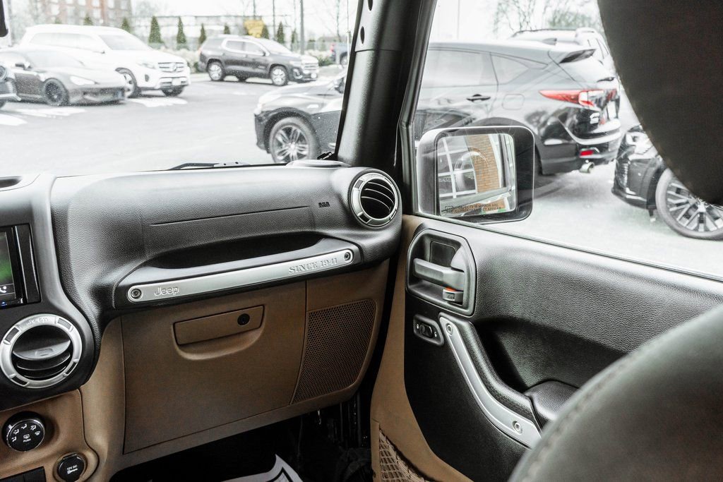 Used 2018 Jeep Wrangler Unlimited Sahara image 12