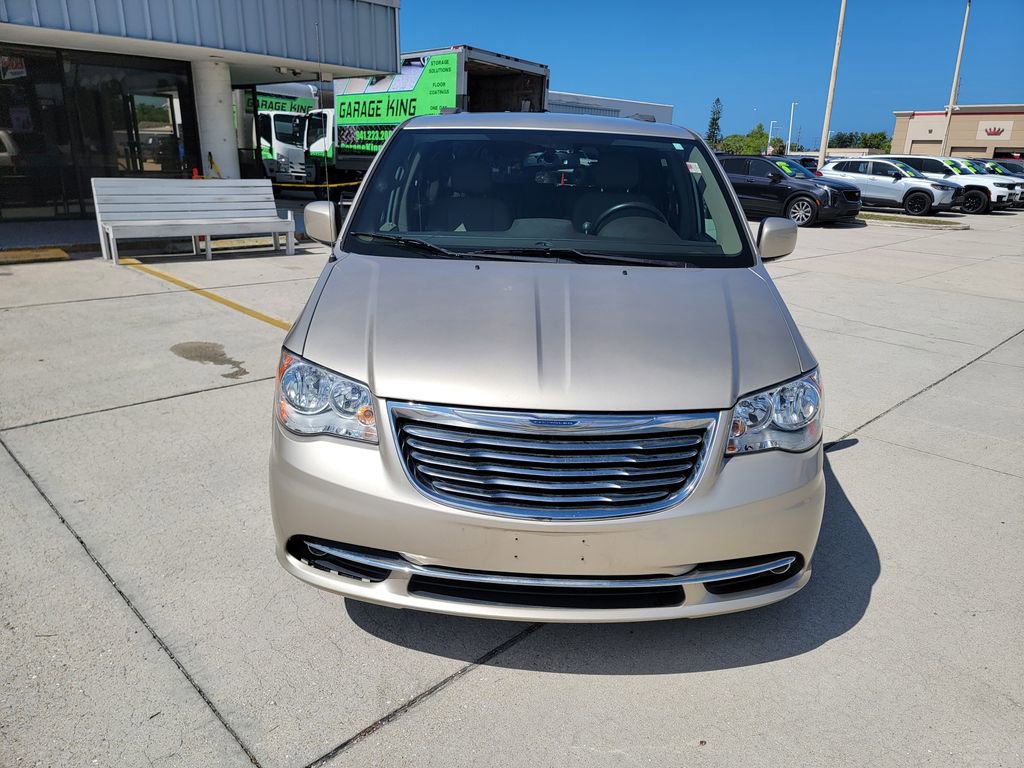 Used 2015 Chrysler Town & Country Touring FWD image 8