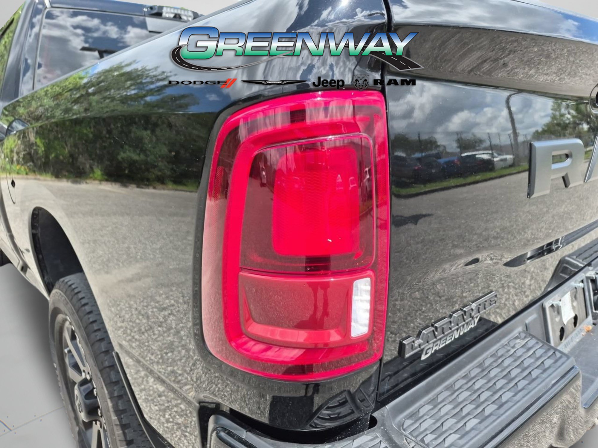 Used 2025 RAM 3500 Laramie AWD/4WD image 30