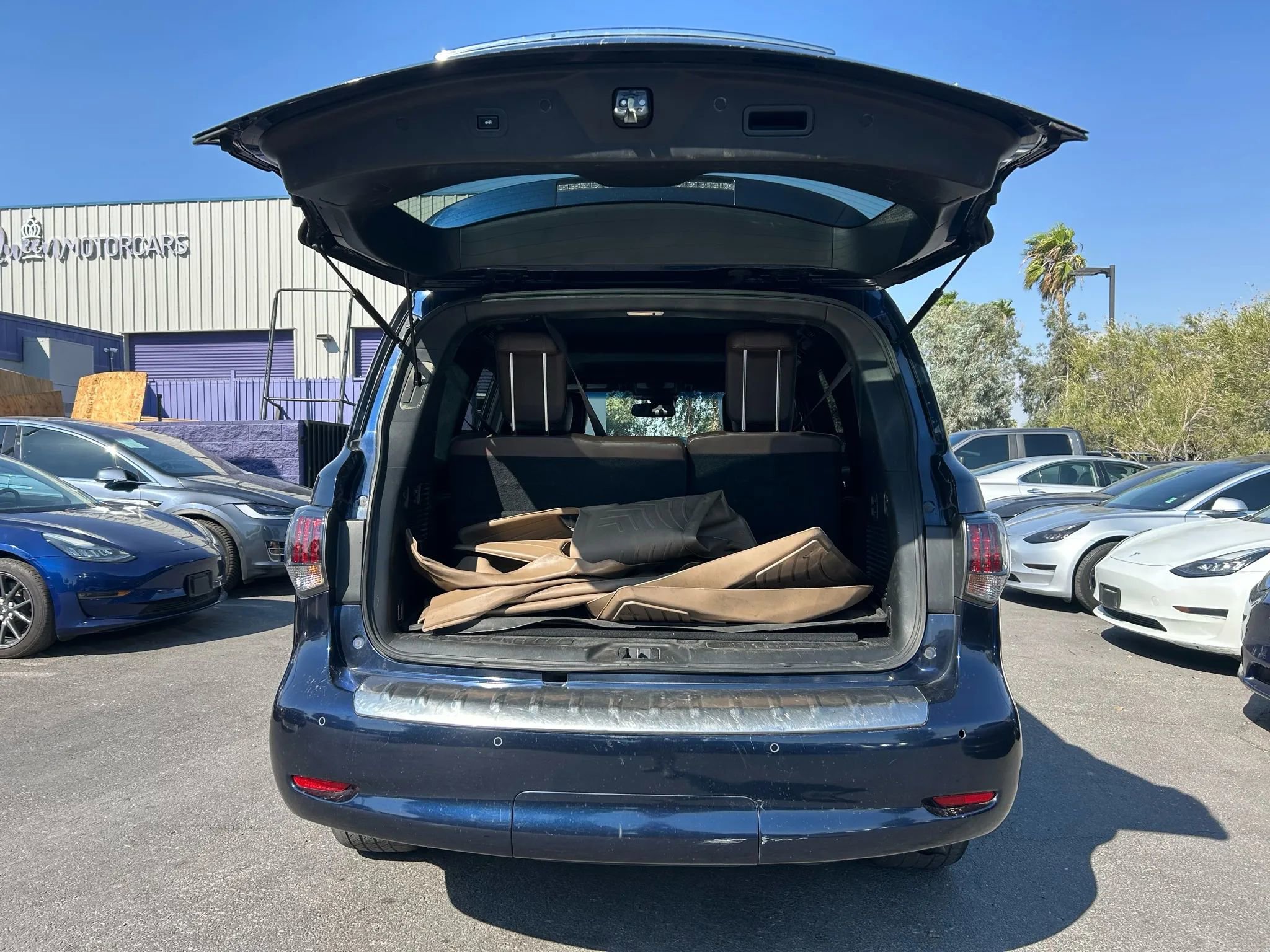 Used 2017 INFINITI QX80 Limited w/ All Season Package image 7