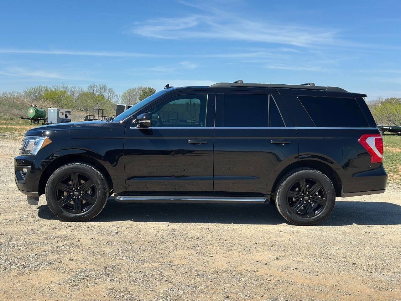 Used 2021 Ford Expedition XLT image 3