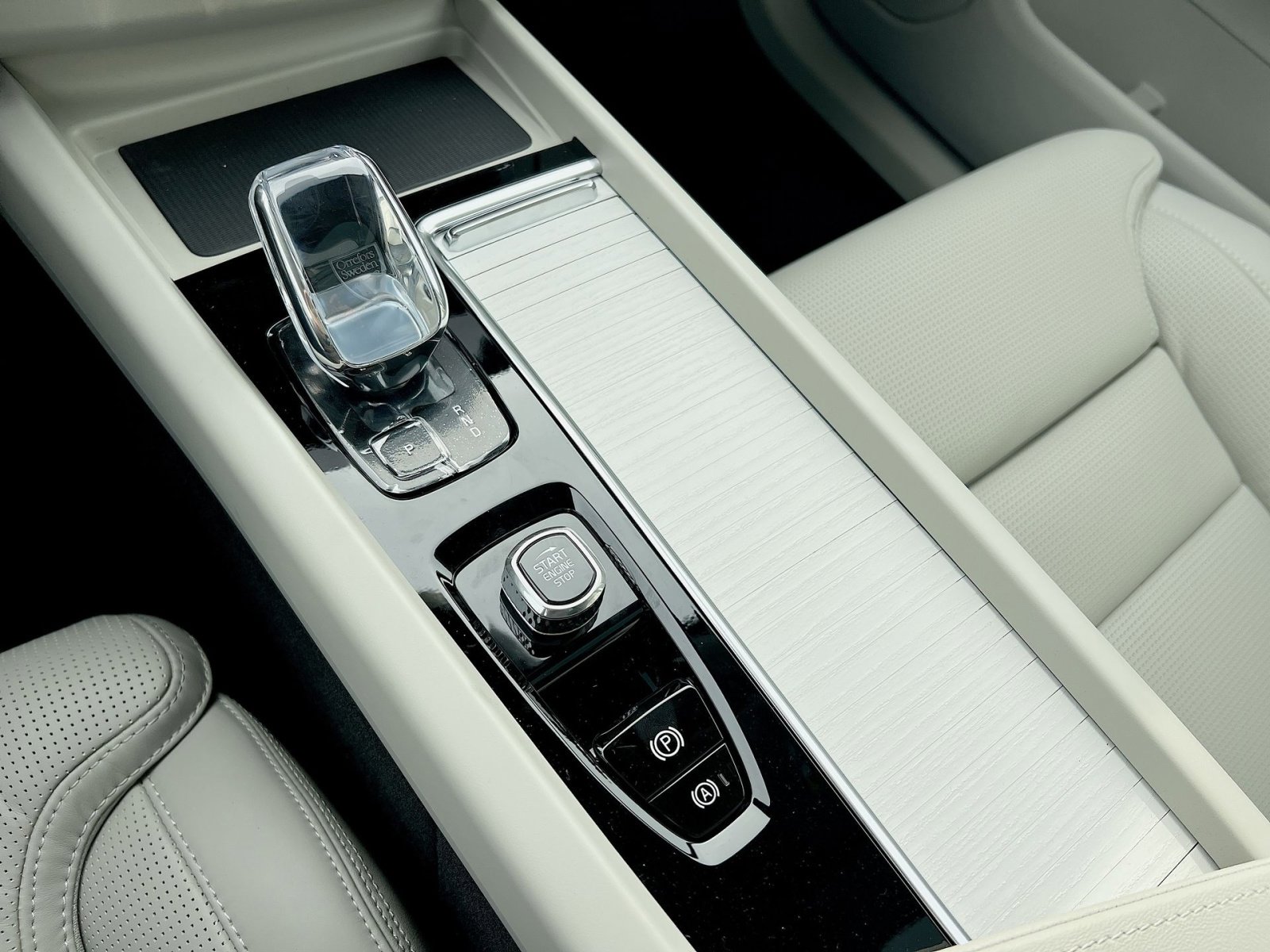 New 2026 Volvo XC60 B5 Ultra w/ Climate Package image 22