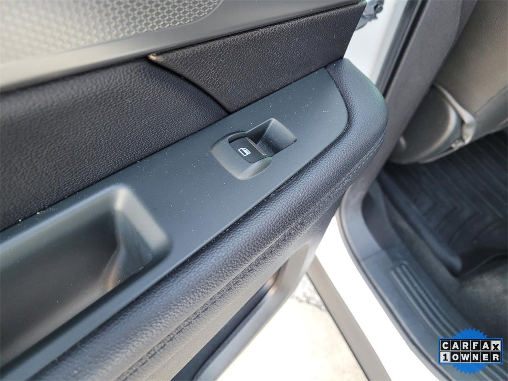 Used 2018 Ford Explorer XLT image 17