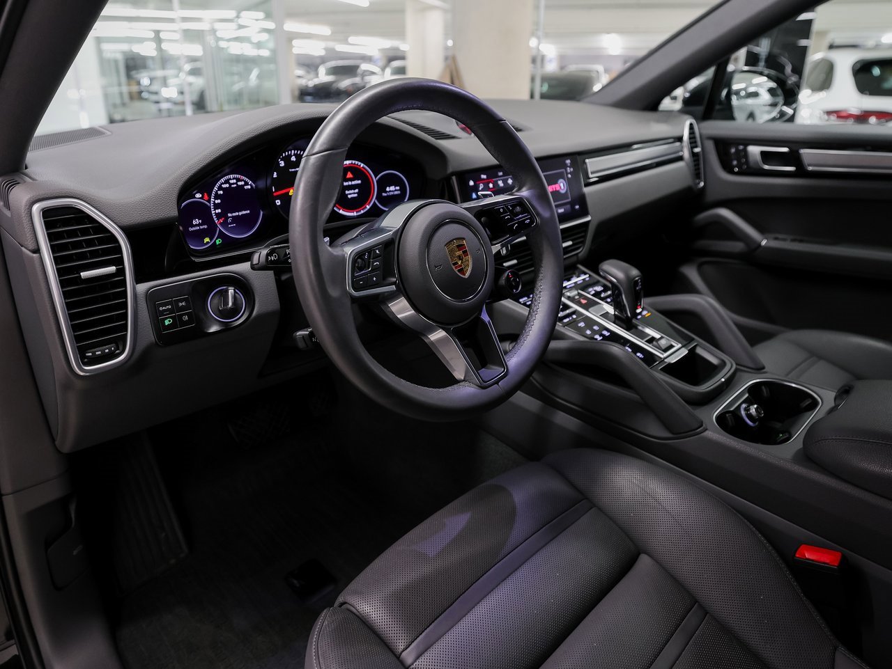 Certified 2023 Porsche Cayenne Platinum Edition image 4