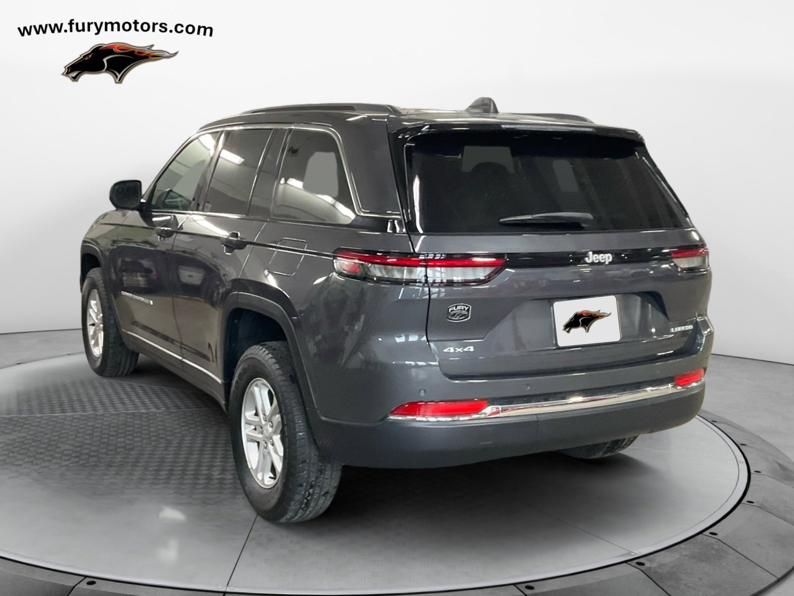 Used 2025 Jeep Grand Cherokee Laredo w/ Luxury Tech Group I image 5