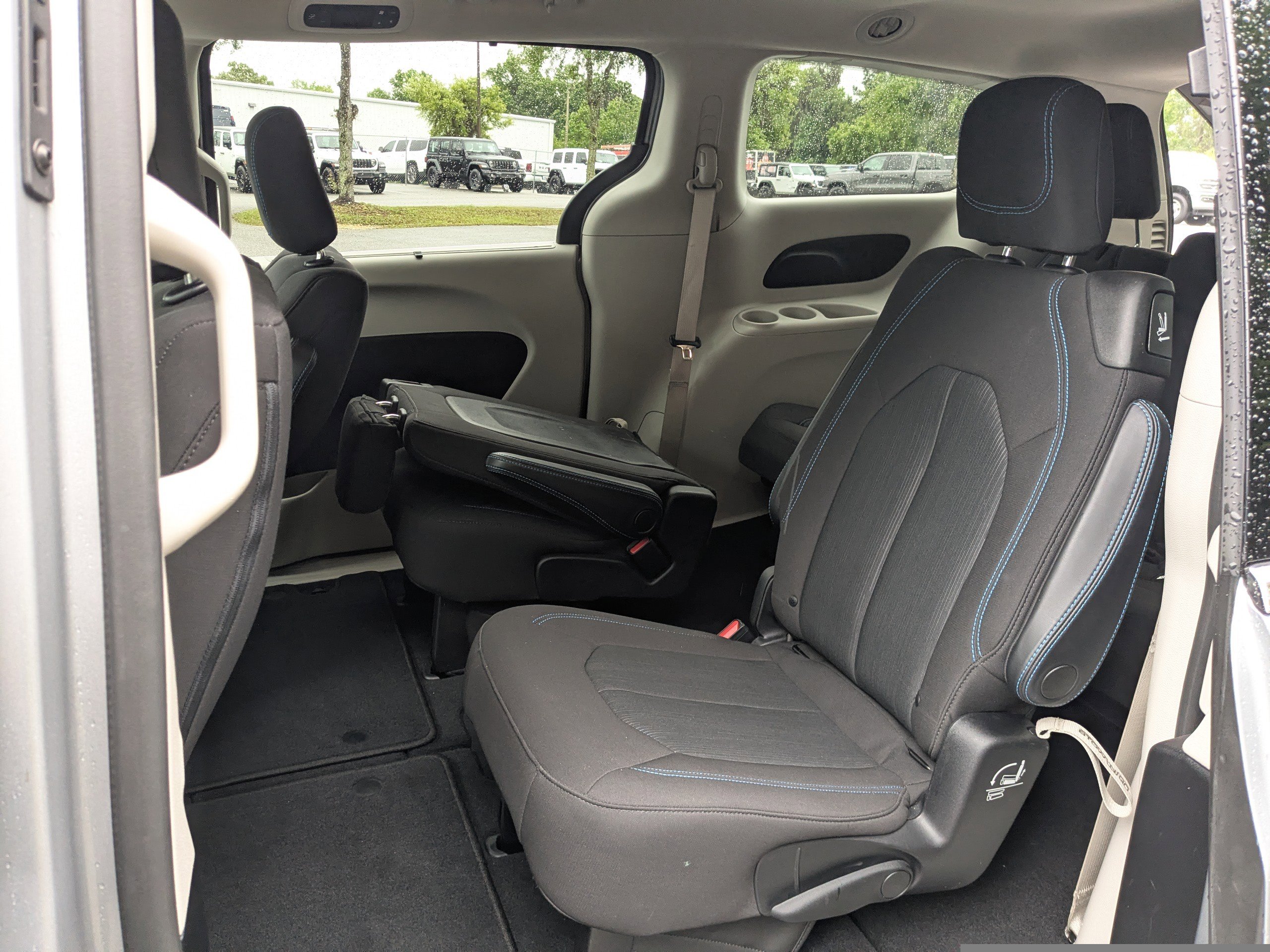 Used 2021 Chrysler Pacifica Touring image 13