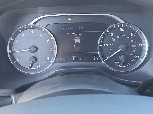 Used 2022 Nissan Titan SV image 11