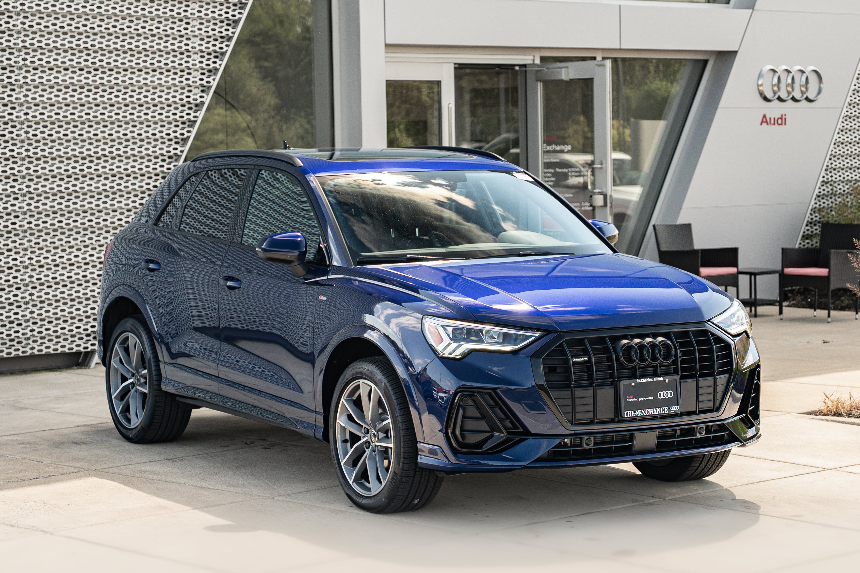 Certified 2025 Audi Q3 2.0T Premium w/ Convenience Package AWD/4WD image 2