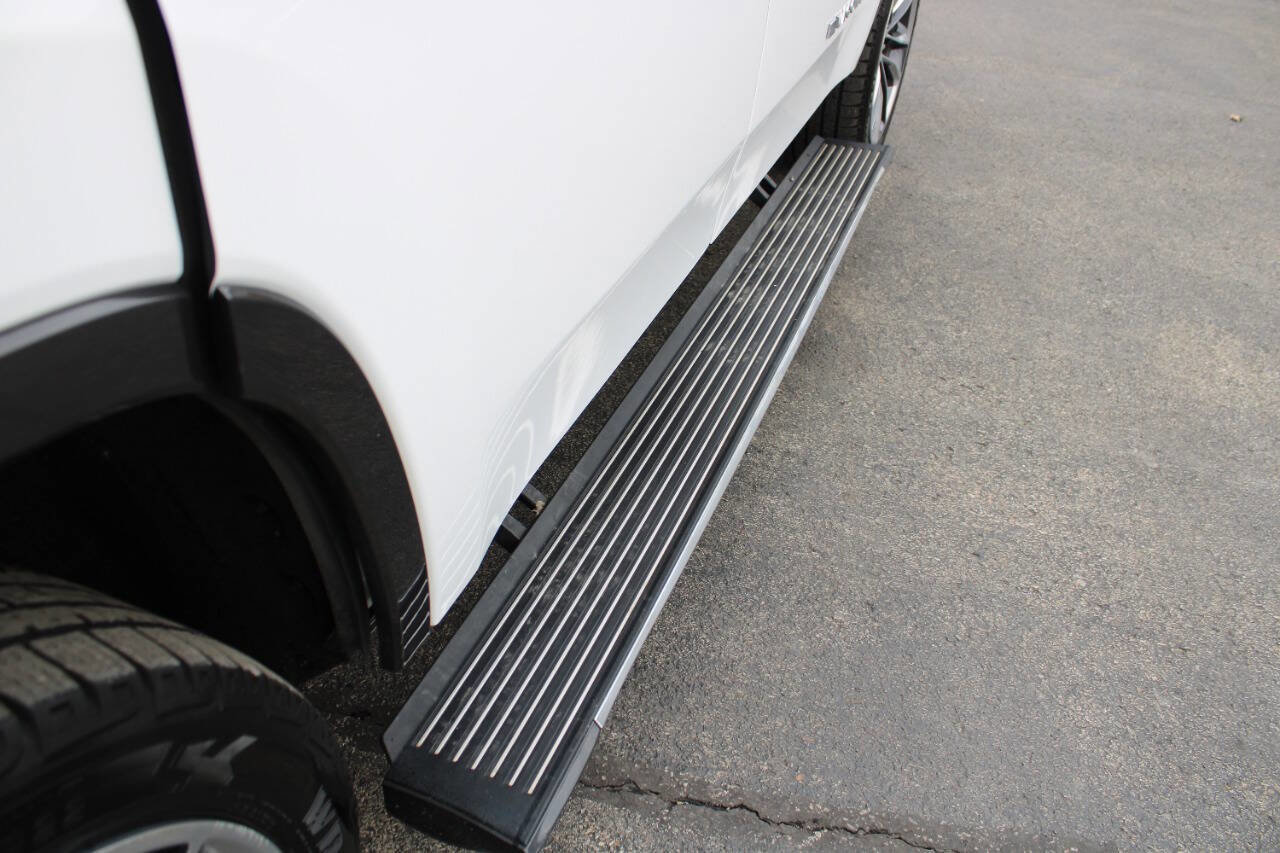 Used 2022 Jeep Wagoneer Series III w/ Premium Group I image 13