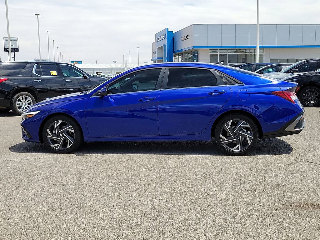 Used 2025 Hyundai Elantra SEL FWD image 6