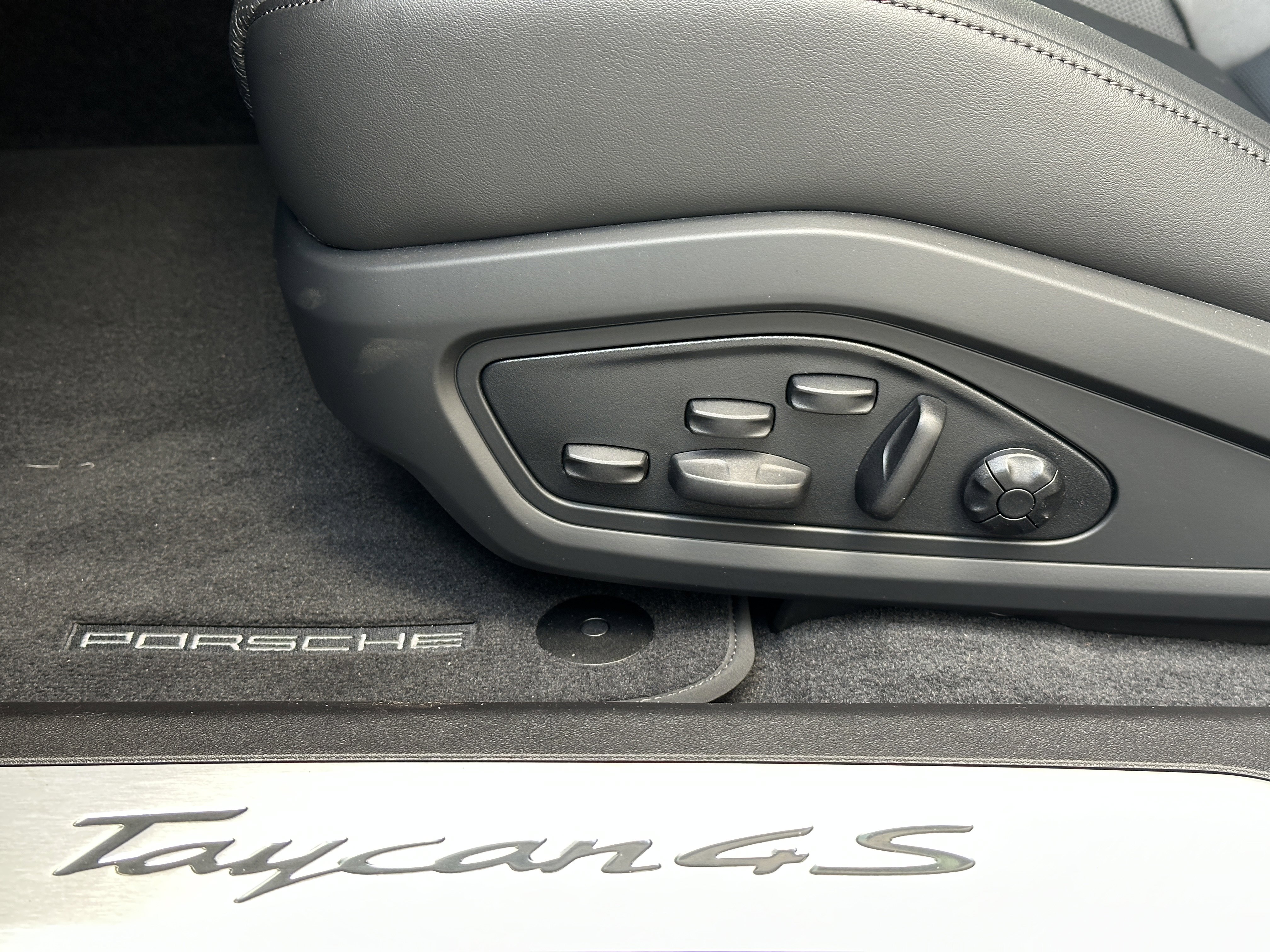 New 2026 Porsche Taycan 4S image 29