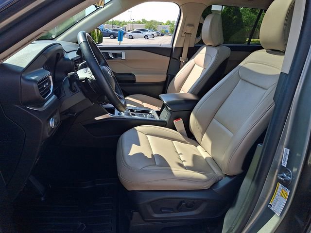 Used 2020 Ford Explorer XLT w/ Equipment Group 202A AWD/4WD image 15